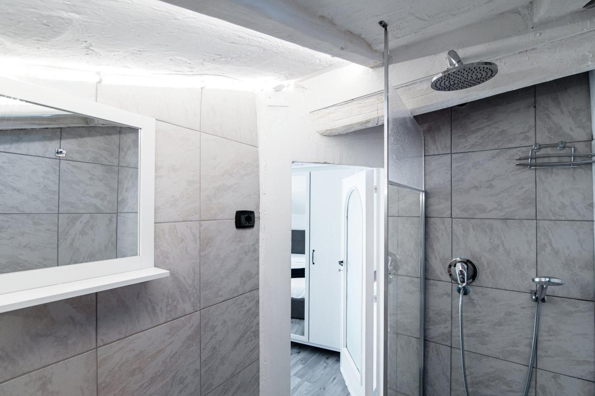 Joivy Al Duomo Guest House Комо Экстерьер фото